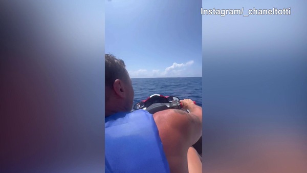 Giro in moto d'acqua alle Maldive per Francesco Totti