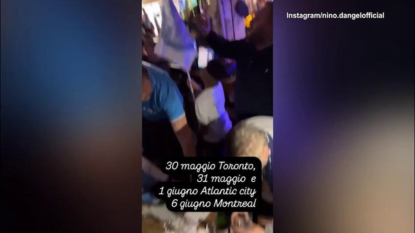 Napoli, la gioia di Nino D'Angelo dopo la vittoria sul Torino