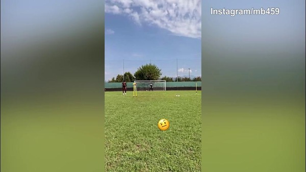 Balotelli, girata pazzesca al volo!