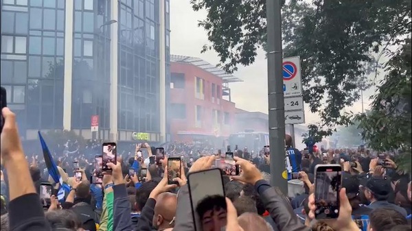 Inter-Barcellona: ecco il pullman dei nerazzurri