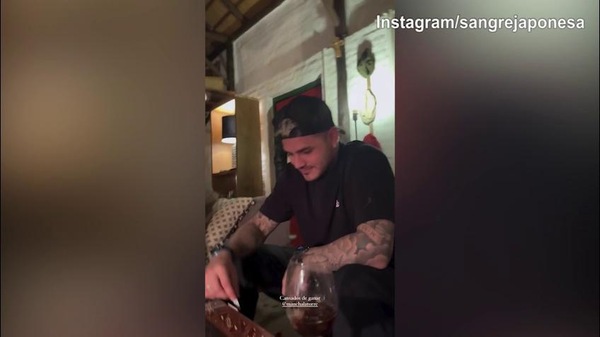 Icardi e China Suarez, risate e partita a Domino con gli amici