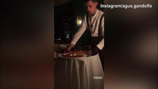 Lautaro e la moglie, cena romantica in quel di Ibiza