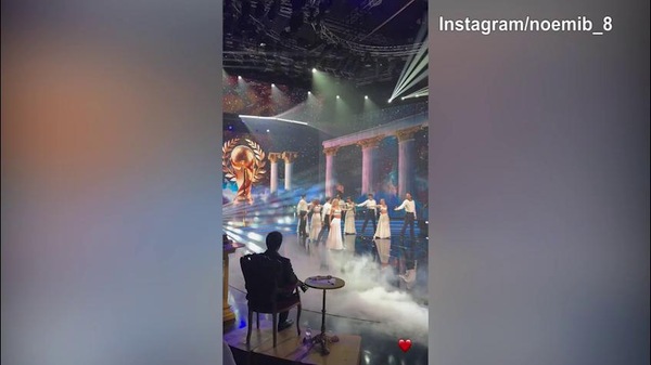 Totti a Ballando con le Stelle: Noemi osserva da dietro le quinte