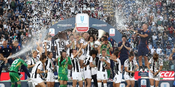 Juve Women, è festa grande! Girelli scatenata, Rosucci bacia la coppa