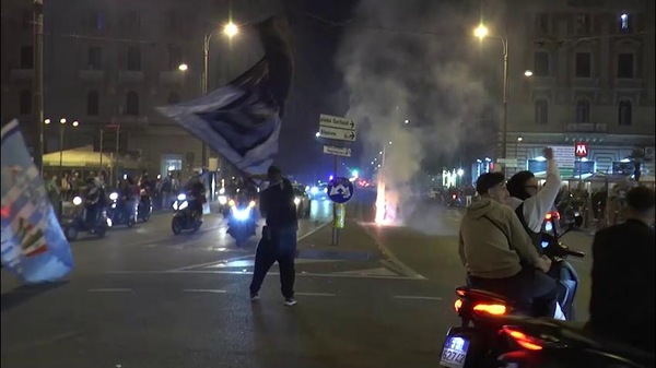 Napoli campione d'Italia, in città è delirio totale!