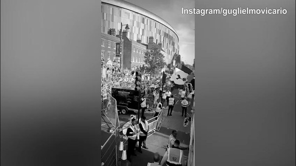 Tottenham, giro sul bus scoperto per Londra: Vicario riprende la festa per l'Europa League!