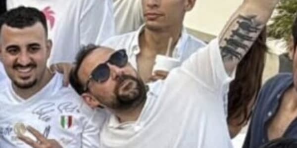 Manna, la Juve addosso… nella festa Napoli: vi dice niente quel tatuaggio?