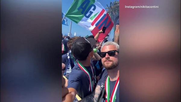 Napoli, la festa scudetto vista dal pullman
