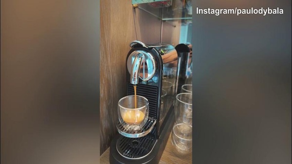 Dybala, pomeriggio di relax con...un buon caffè