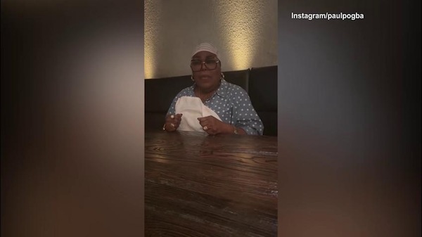 Pogba si diverte con mamma e moglie