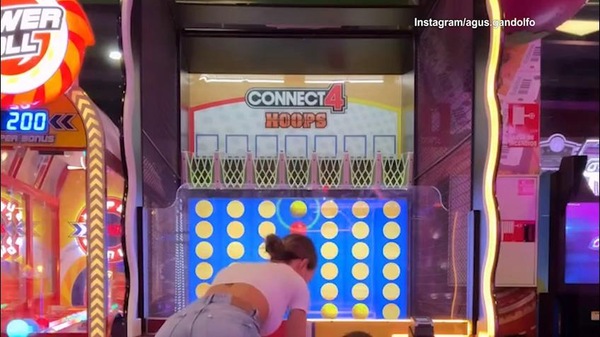 Lady Martinez fa canestro in sala giochi
