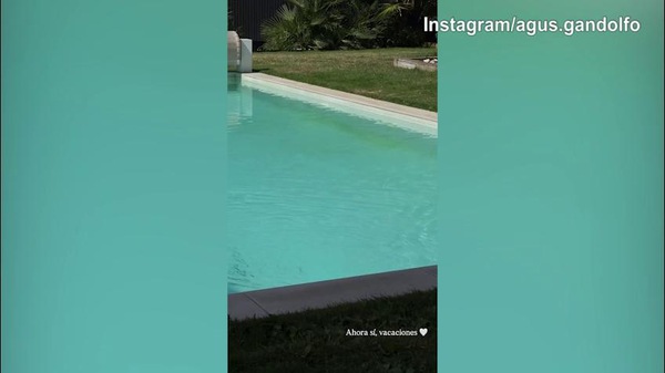 Lady Martinez, relax a bordo piscina