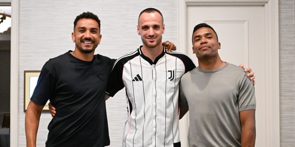 "Non ci sono parole", il messaggio di Alex Sandro alla Juve e agli ex compagni