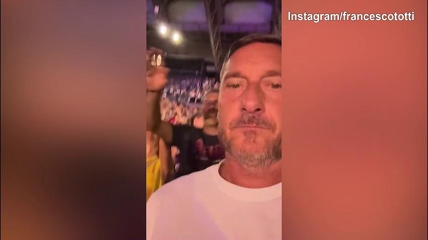 Concerto di Vasco Rossi, Totti e Noemi scatenati in tribuna