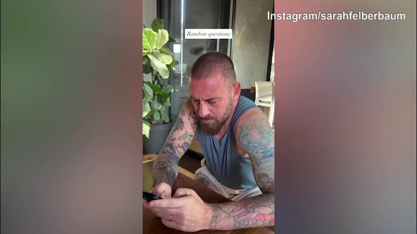De Rossi e il siparietto piccante con Sarah: "Mi stai guardando le..."