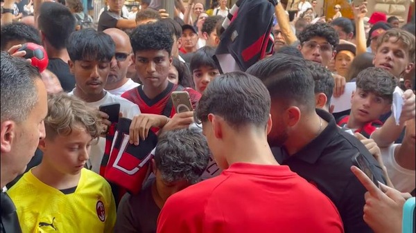 Milan, il bambino chiede a Ricci: "In tasca hai Barella?"