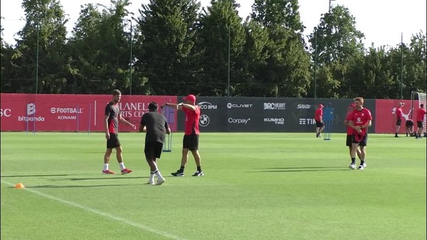 Milan, primo giorno di allenamento e Allegri "richiama" subito Leao