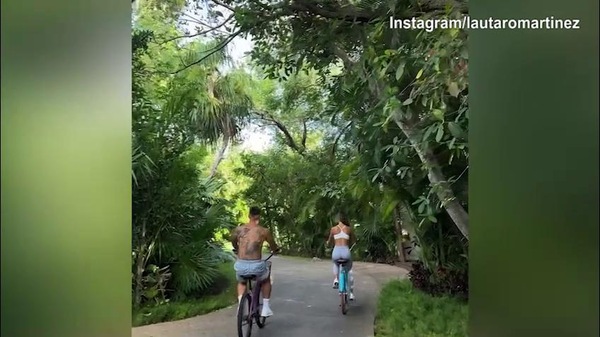 Inter, Lautaro Martinez e Agustina in vacanza con la bici