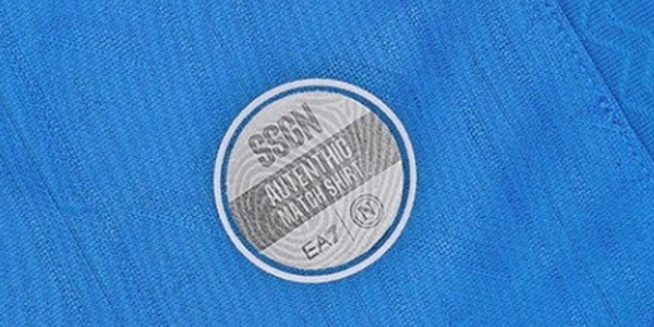L’errore d’inglese sulle maglie Napoli che fa sorridere il web