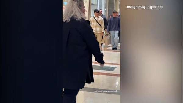 Lautaro Martinez passeggia per Mendoza
