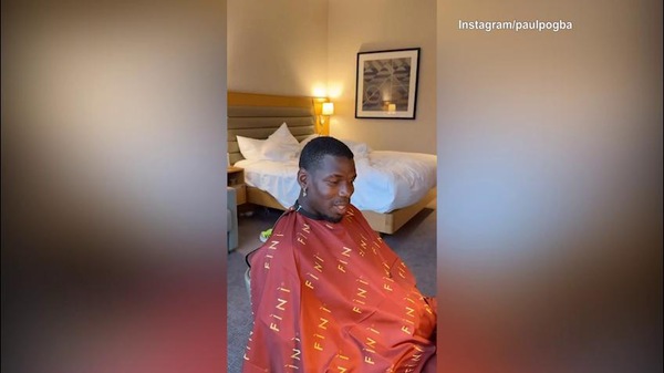 Pogba, taglio di capelli a domicilio