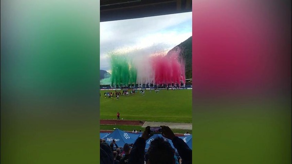 Napoli-Catanzaro 2-1, spettacolo pirotecnico al termine del match
