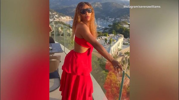 Serena Williams è uno spettacolo in rosso con la marchesa