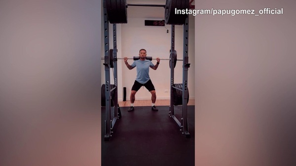 Padova, guarda Gomez: allenamento con i pesi in palestra