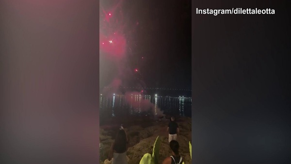 Elodie-Diletta Leotta, ferragosto insieme sotto i fuochi d'artificio