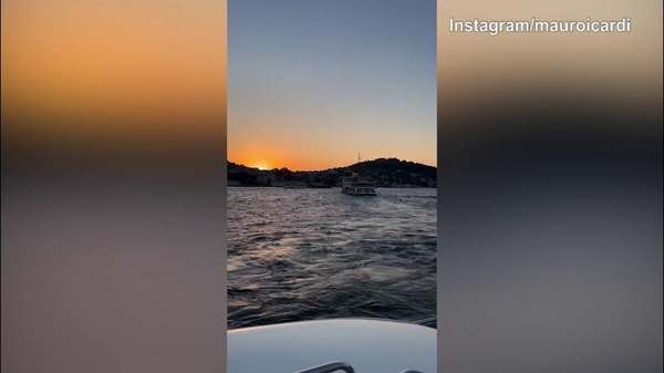 Galatasaray, Mauro Icardi attraversa il "Bosforo" a bordo di una barca