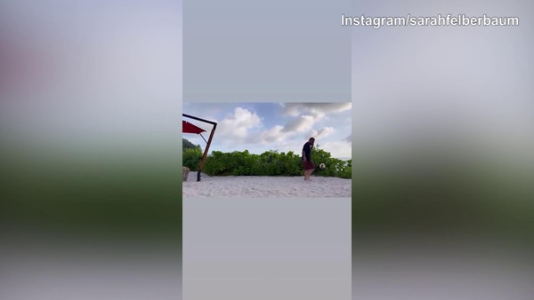 Wow De Rossi, che colpo di tacco al telefono!