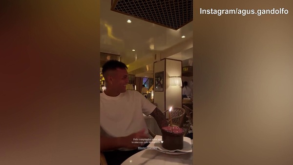 Inter, Lautaro Martinez festeggia il compleanno con una torta