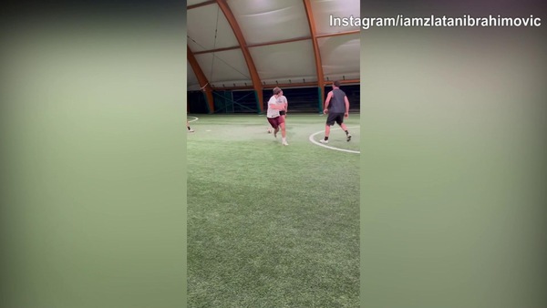 Ibra show a calcetto parte 2: questa volta difesa e assist