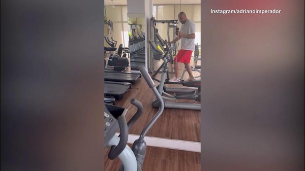 Adriano ci tiene alla forma, ecco l'allenamento