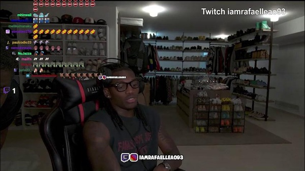 Leao su Twitch: "Buona partita del Milan, mi dispiace per Camarda..."