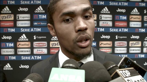 Guaio per Douglas Costa: c'è il mandato d'arresto