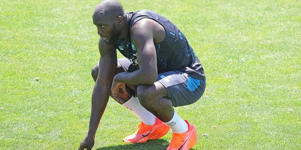 Lukaku in lutto, morto il padre di 58 anni: "Il dolore e le lacrime scorrono a fiumi"