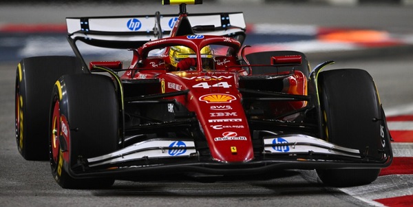 Russell domina a Singapore, Verstappen a podio. Le posizioni Ferrari