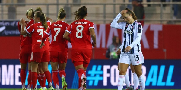Juve Women beffata nel finale, Schuller a segno nei minuti di recupero. In Champions è vittoria Bayer