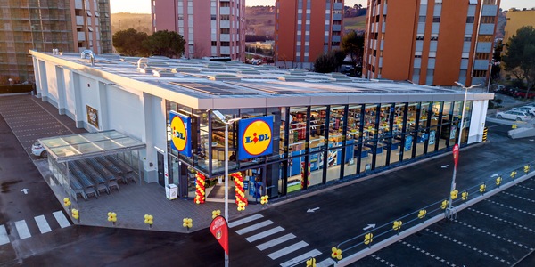 Lidl conferma il suo impegno a favore del calcio femminile: con L'Uefa fino al 2030