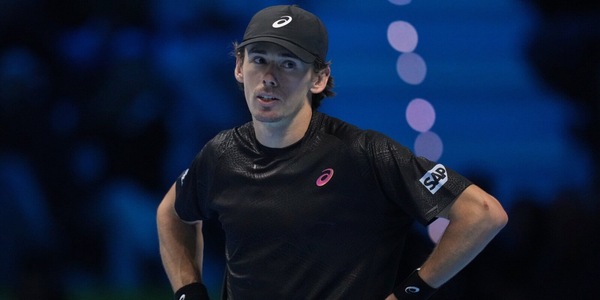De Minaur dopo il 13° ko con Sinner: "Anche se molti potrebbero non pensarlo so come batterlo ma..."