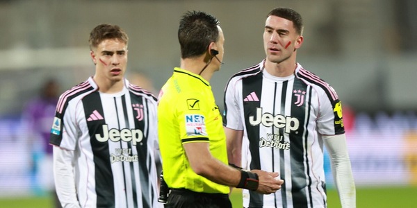 Insulti razzisti a Vlahovic durante Fiorentina-Juve: il solito Franchi e Doveri si ferma
