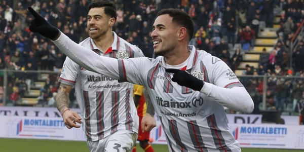 Bonazzoli-Sanabria gol: la Cremonese batte il Lecce e aggancia il Sassuolo. Nicola vede l’Europa