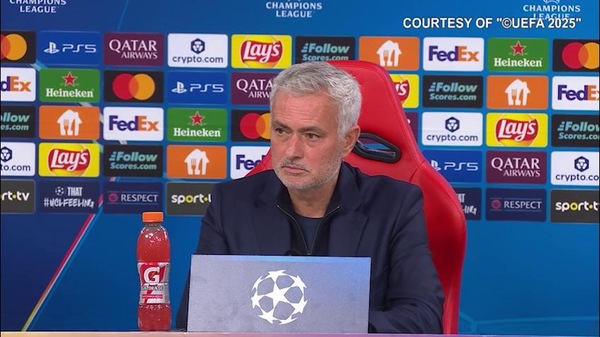 Mourinho e la frase d'amore per i tifosi della Roma: "Vorrei..."