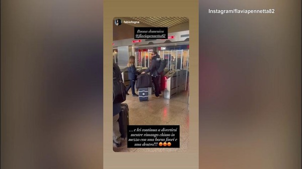 Fognini "incastrato" in stazione e Flavia Pennetta se la ride