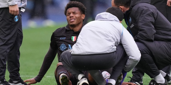 Neres, il bollettino sull'infortunio: come sta l'attaccante del Napoli e i tempi di recupero