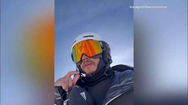Hamilton sfreccia sulla snowboard