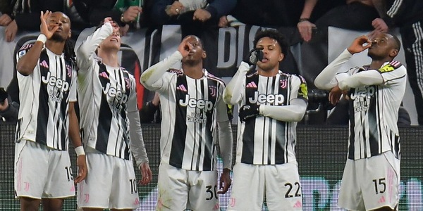 La Juve domina e schianta il Napoli di Conte: David apre la festa Stadium, Yildiz e Kostic sigillano