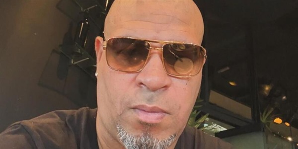 "Vi do 24 ore": Adriano, l'ex Inter è una furia! Truffa alla madre: "Con la famiglia non si scherza"