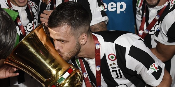 Pjanic, addio al calcio: la lettera d'addio dell'ex Juve commuove tutti